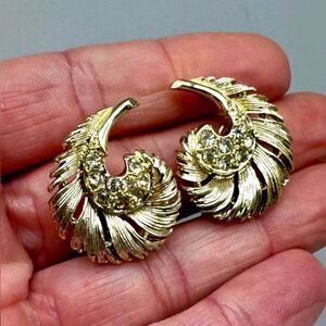 Vintage Lisner GT Clear Rhinestone Feather Clip On Earrings 1" EUC Looks New